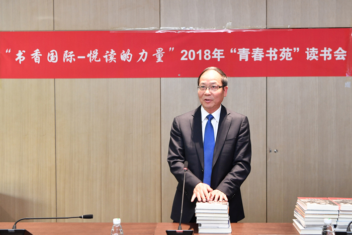 1.趙家旺發言并向各支部贈送圖書 (2).JPG