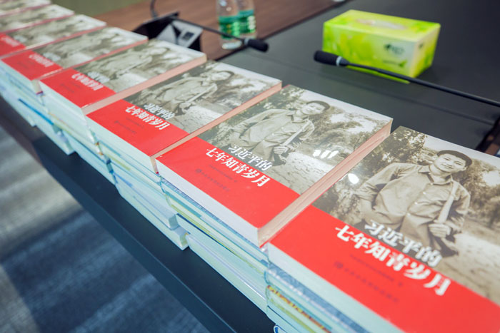 3.捐贈圖書并填寫愛心卡片 (1).jpg