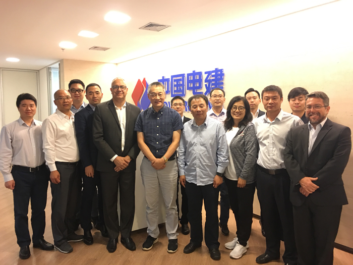 1537861402208526.jpg 姚強(qiáng)總與巴西團(tuán)隊(duì)合影.jpg