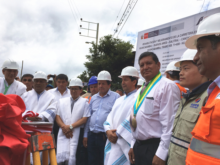 1543372916586456.jpg 秘魯萬卡班巴公路修繕項目舉行開工典禮圖片-2.jpg