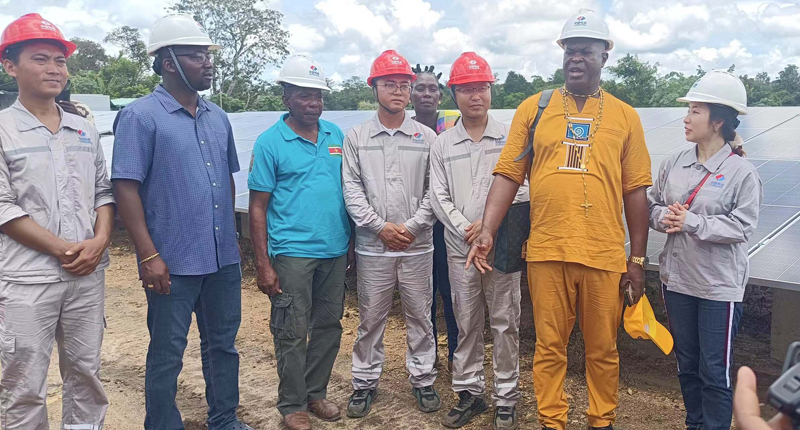 蘇里南副總統Ronnie Brunswijk先生現場指導.jpg