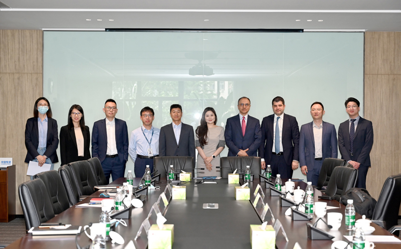 圖片2-楊天福會見渣打銀行企業(yè)商業(yè)及金融機(jī)構(gòu)部、中東非洲地區(qū)業(yè)務(wù)主管、董事總經(jīng)理Lone, Sarmad.JPG