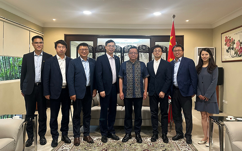 1.1 會見中國駐菲律賓大使黃溪連.jpg