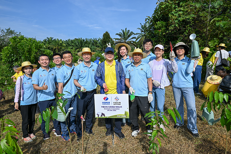 圖片2. 中國(guó)電建植樹(shù)合照.jpg