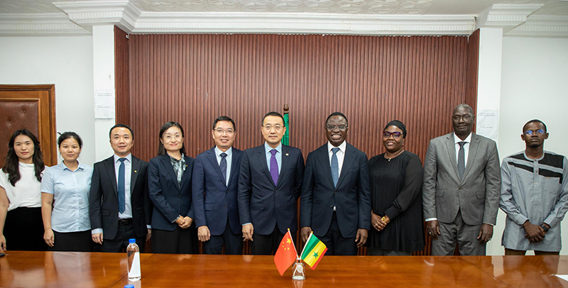 馬玉辛拜會塞內加爾工業與貿易部長塞里涅·蓋耶·迪奧普.jpg